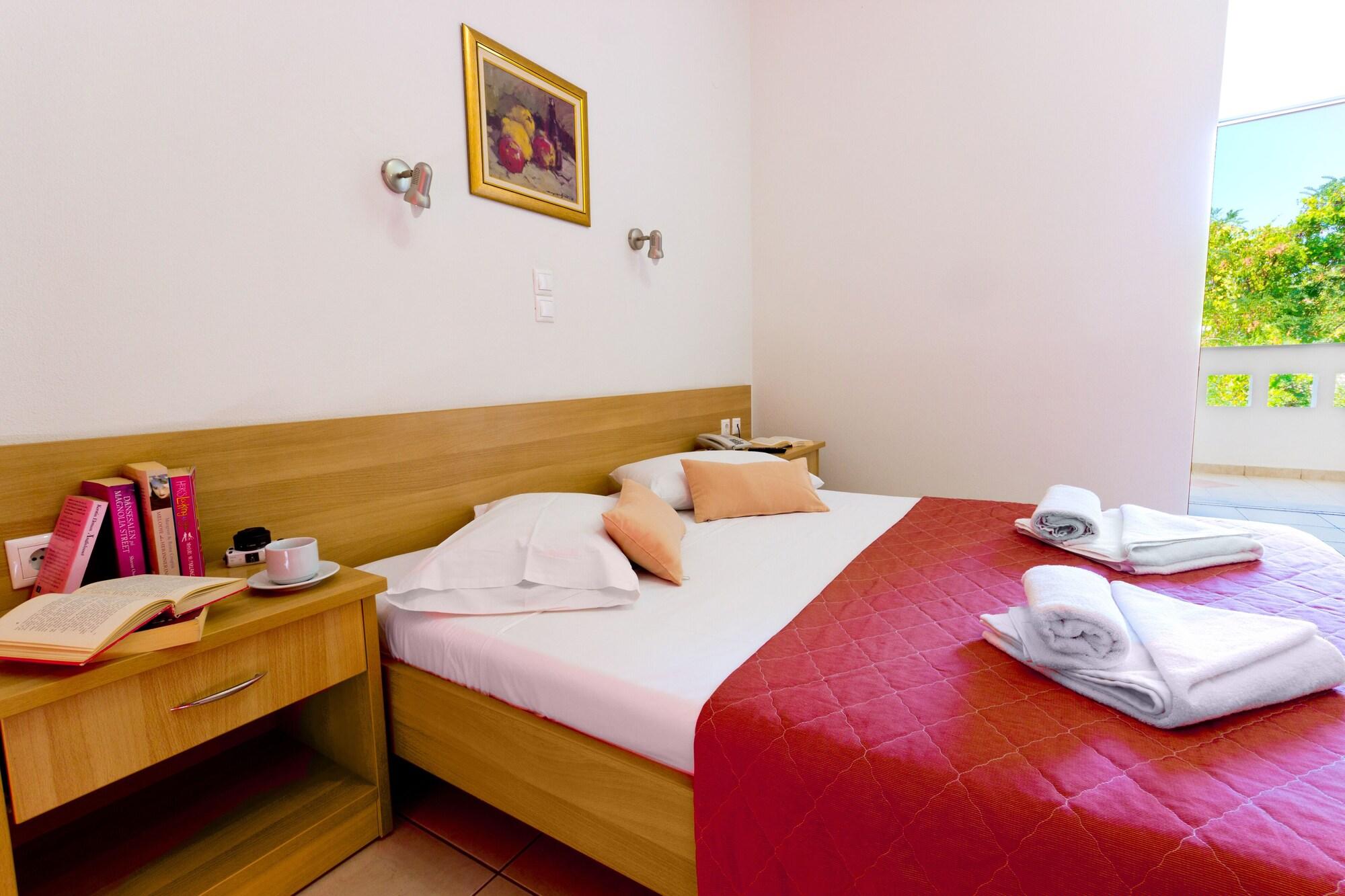 לימנאס Filia Hotel And Apartments מראה חיצוני תמונה